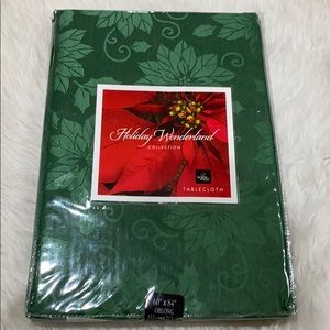 Holiday Wonderland Collection GREEN tablec…